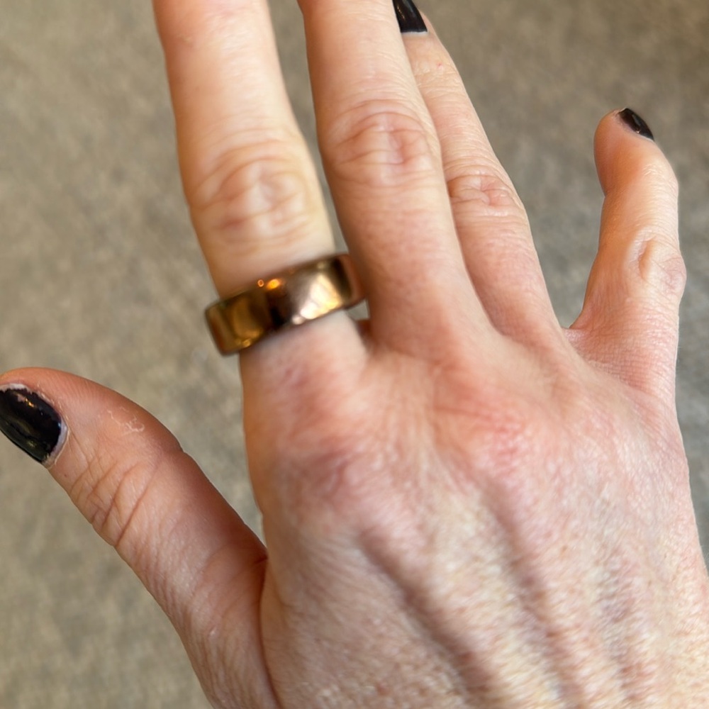 Oura ring, rose gold, size 8. No charger.